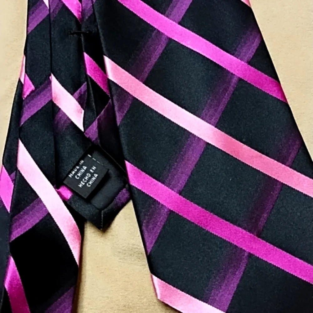 Four ties. - Picture 9 of 11